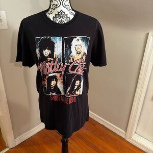 Motley Crue Shout At The Devil Shirt size medium glam hair metal hard rock
